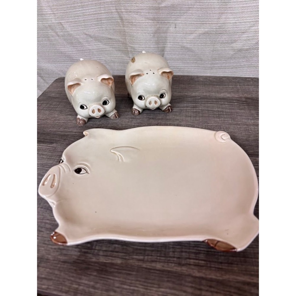 Vintage Otagiri 1979 Handpainted Ceramic Pig Salt and Pepper‎ Shakers with Tray